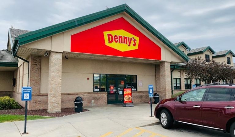 Denny’s Breakfast Hours (Updated 2024)
