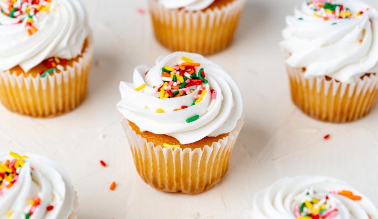 Make Delicious Vanilla Cupcake at Home