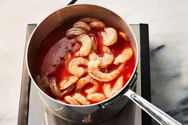 boiling shrimp in the saucepan