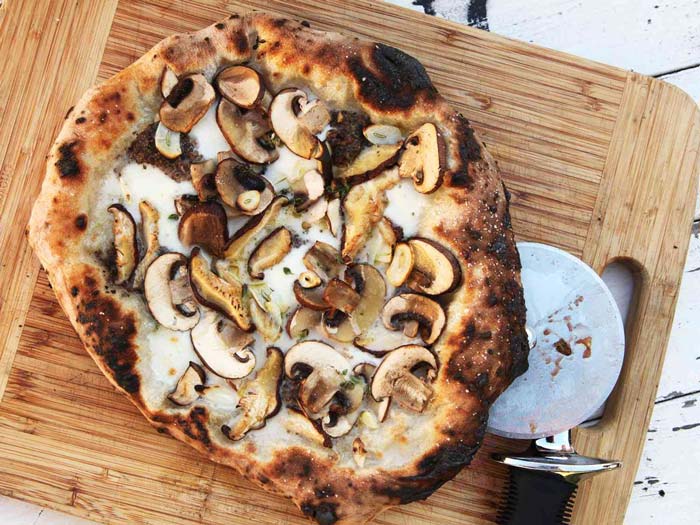 mushrooms pizza