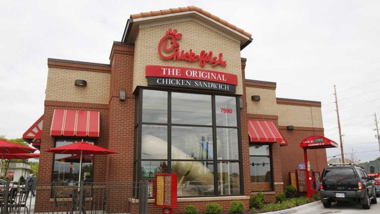 Chick-fil-A Payment Methods: How Can You Pay at C-F-A?
