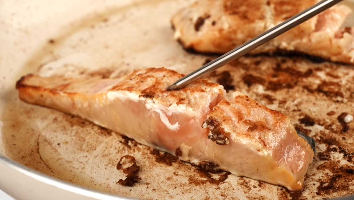 How to Tell if Cooked Salmon Is Bad